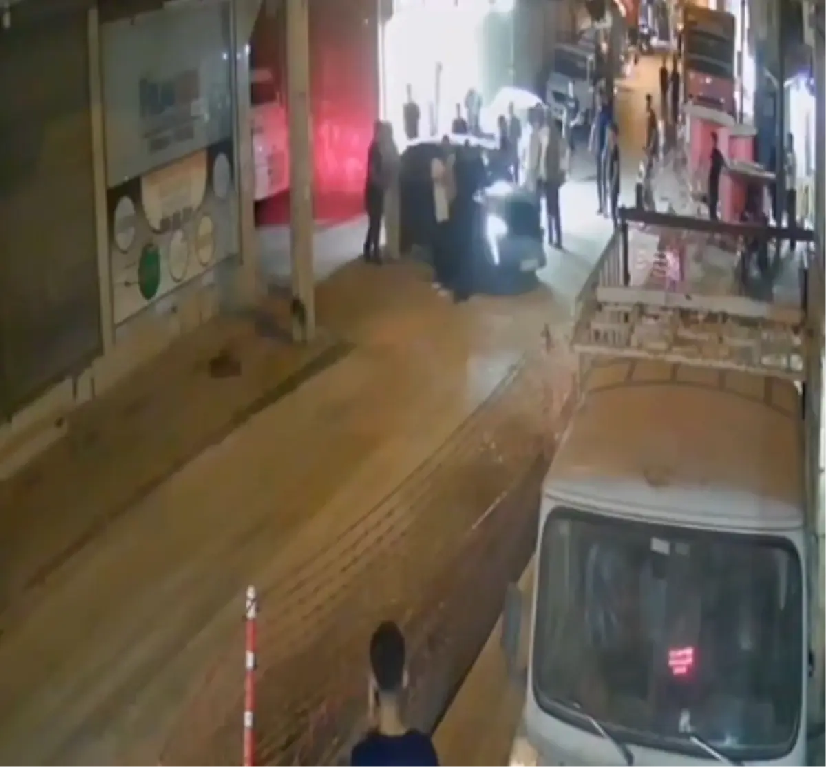 adanada alacak kavgasi 1 yarali arac zarar gordu 4Bvf2rMs