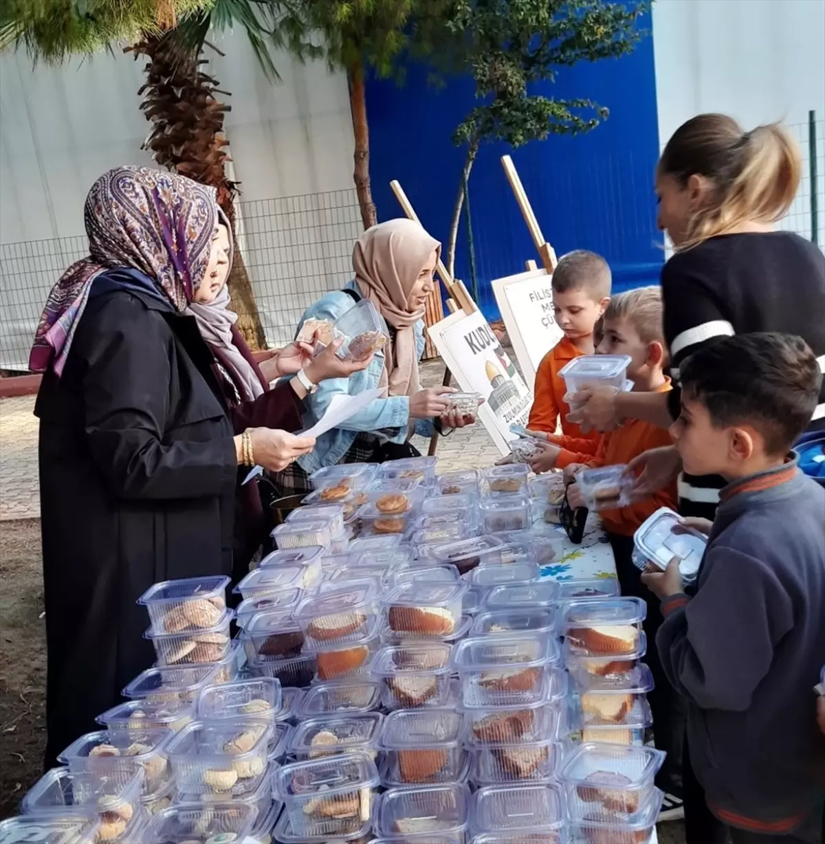 geliboluda ogrencilerden gazzeye destek kermesi Im5e1gyA.jpg