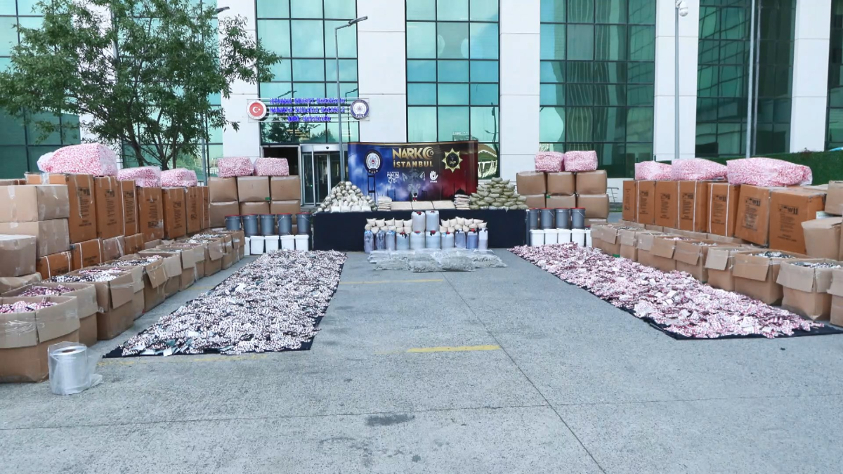 istanbul merkezli 7 ilde narkotik operasyonu 186 kisi tutuklandi py6U6Raa.jpg