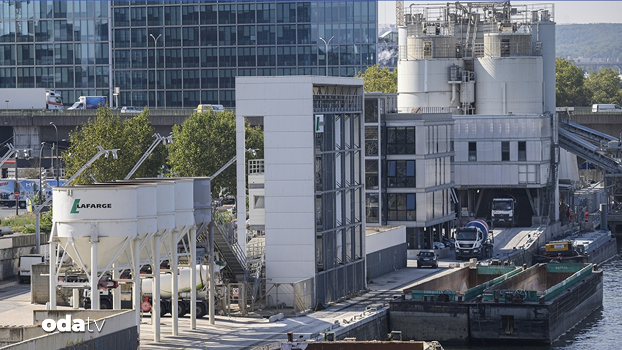 fransanin konustugu isid davasi basladi zJz46Pg2.png