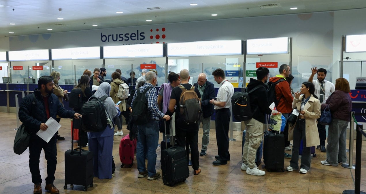 kimligi belirsiz iha hava limanini kapattirdi qpPZsaIv.jpg