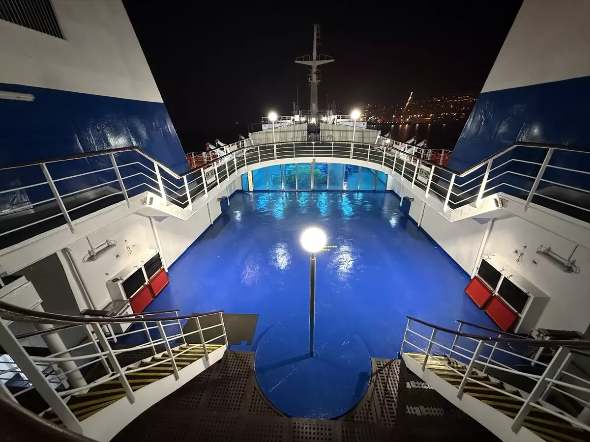 trabzon soci feribot seferleri 14 yil aradan sonra yeniden basladi O8vYXchn.jpg