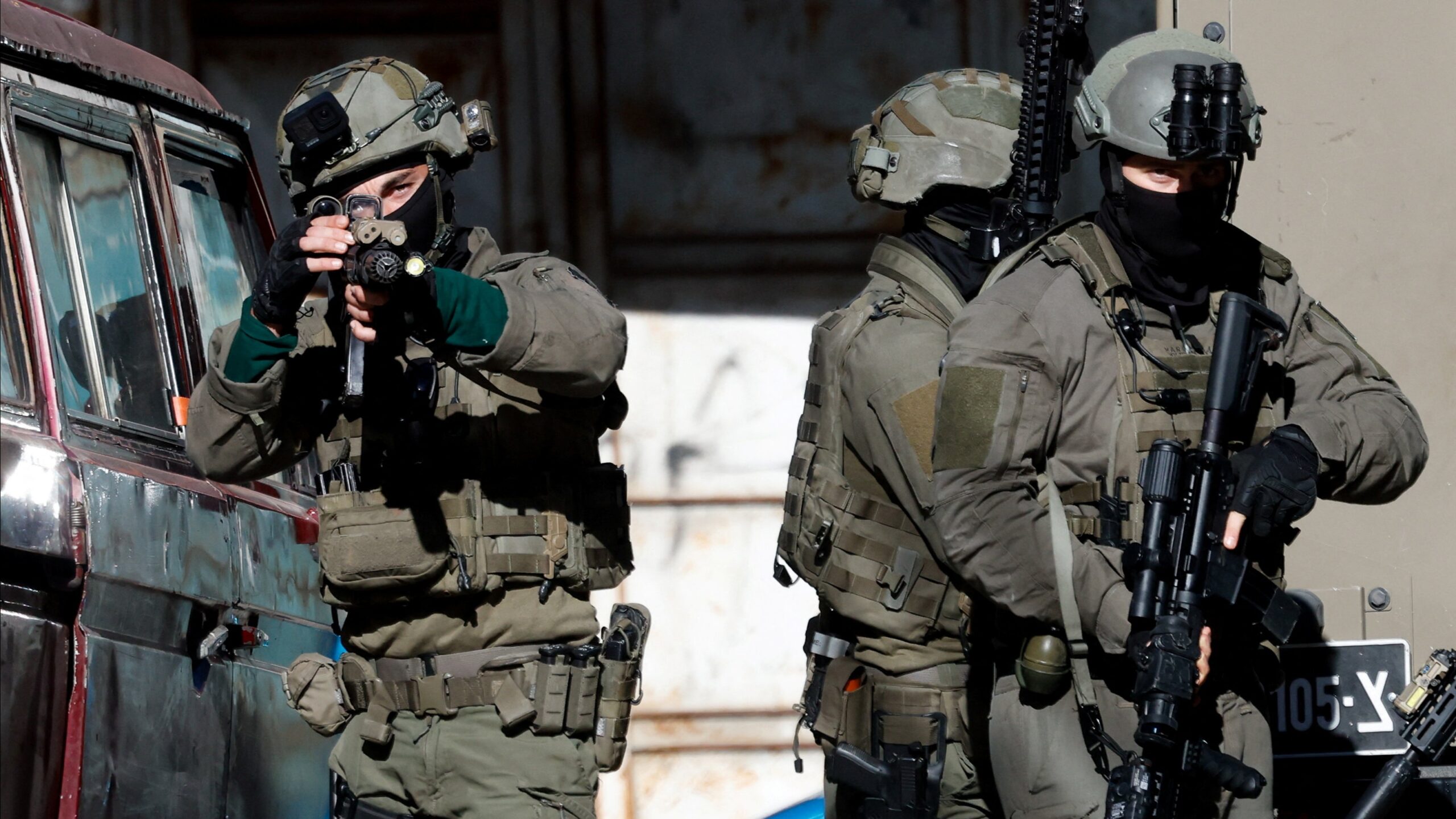 İsrail’den Gazze’ye saldırı, Batı Şeria’ya baskın